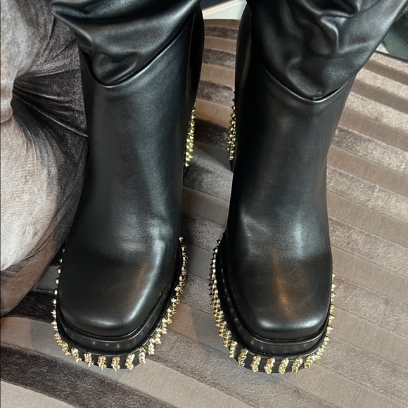 🖤🐝 ✨ Azalea Wang Black Gold Studded Slouchy Platform Mid-Calf Boots - Picture 2 of 10